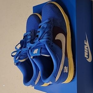 6.5M | Nike Dunks | Undefeated